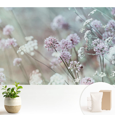 Luxusná tapeta s motívom pastelových kvetov na prírodnom pozadí