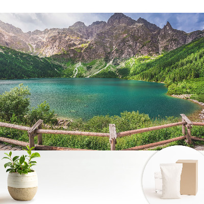 Luxusná tapeta Horské jazero obklopené zeleňou