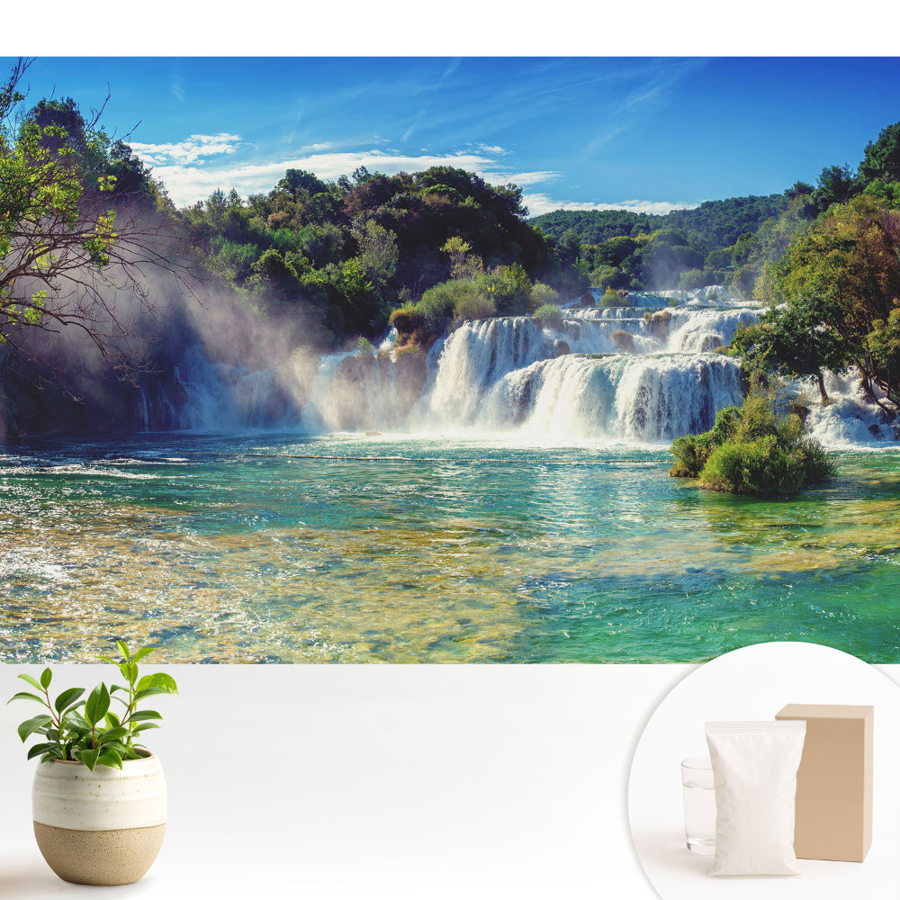 Luxusná tapeta Úžasný vodopád obklopený zeleňou