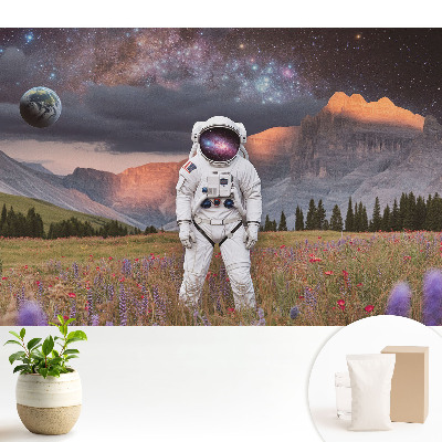 Tapeta do obývačky s motívom surrealistického astronauta v horách