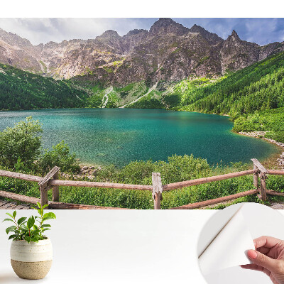 Luxusná tapeta Horské jazero obklopené zeleňou