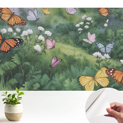 Tapeta s farebnými motýľmi nad lúkou plnou kvetov