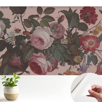 Tapeta s motívom kvetov a motýľov evokujúca harmóniu prírody