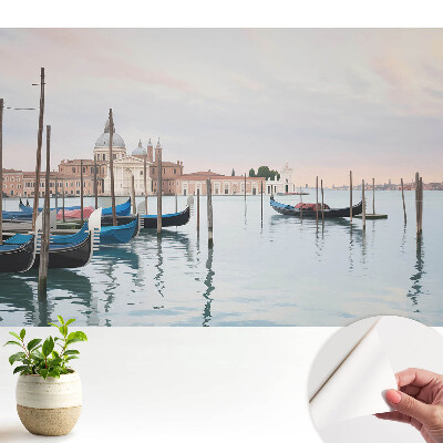 Tapeta s motívom očarujúcej lagúny a gondol v pastelových farbách