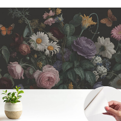 Tapeta na stenu samolepiaca s motívom kvetinovej kytice a motýľov na tmavom pozadí