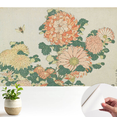 Tapeta do obývačky s motívom chryzantém a včely v odtieňoch harmónie