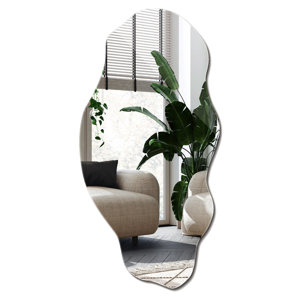 Zrkadlo s organickým tvarom vycibrené