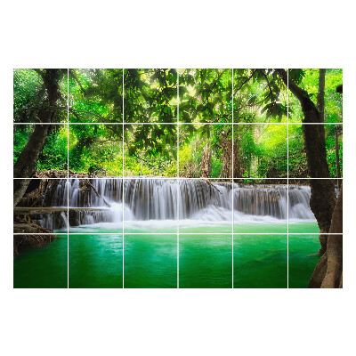 Samolepky na kachličky Vodopád v zelenom lese