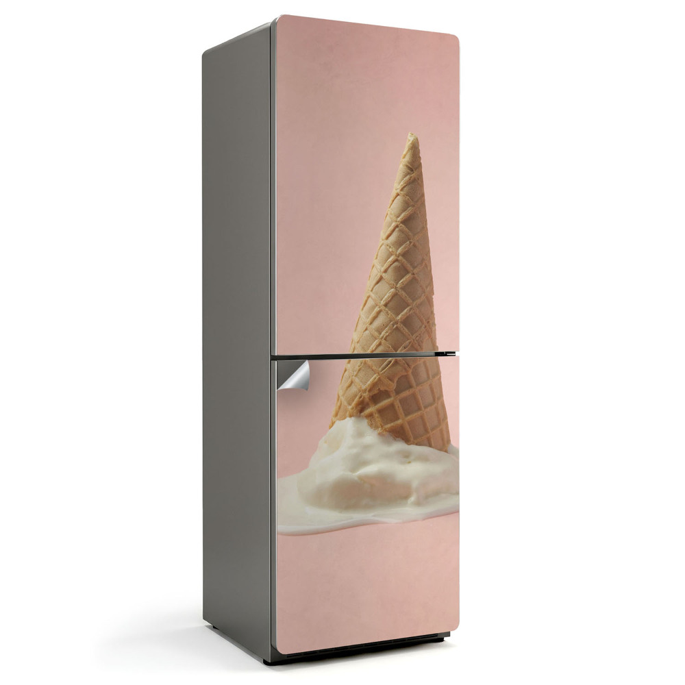 Samolepiaca nálepka na chladničku Zmrzlina vo vaflovom kornútku na stole