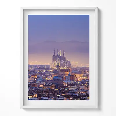 Obraz v ráme Pohľad na Barcelonu a Sagrada Familia v noci