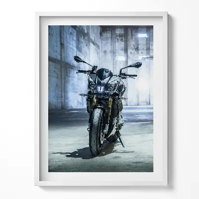Obraz v ráme Motocykel v betónovej mestskej uličke