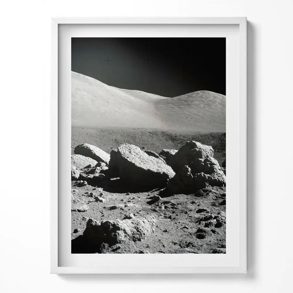Obraz v ráme Fotografia skál na Mesiaci od NASA