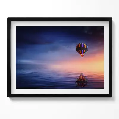 Obraz s rámom Balón nad vodou