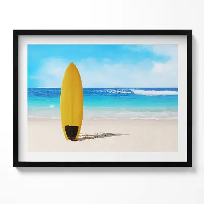 Obraz v ráme Žltý surf na pláži s morom v pozadí