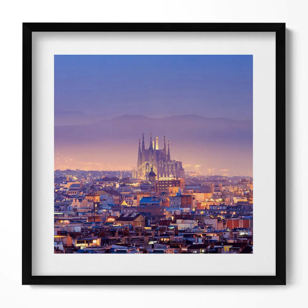 Obraz v ráme Pohľad na Barcelonu a Sagrada Familia v noci