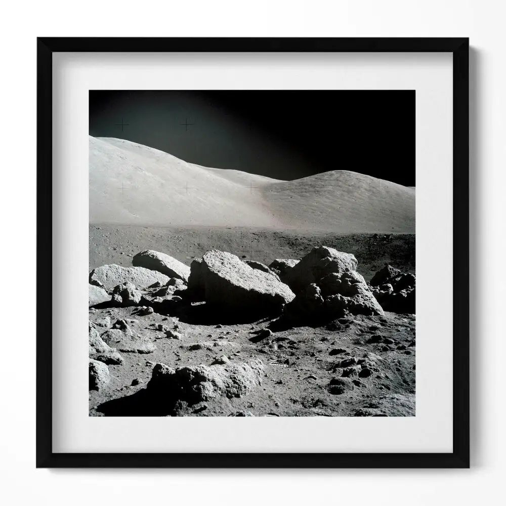 Obraz v ráme Fotografia skál na Mesiaci od NASA