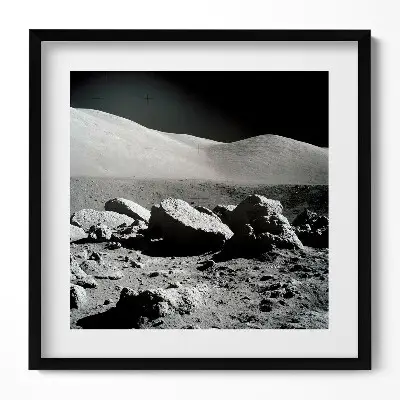 Obraz v ráme Fotografia skál na Mesiaci od NASA