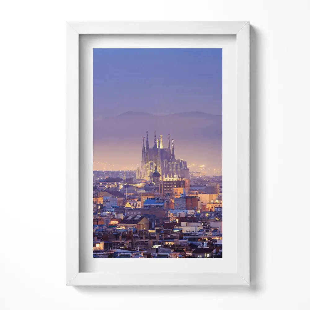 Obraz v ráme Pohľad na Barcelonu a Sagrada Familia v noci