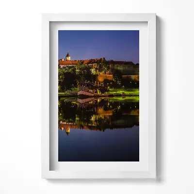 Obraz v ráme Wawel v noci nad riekou Visla