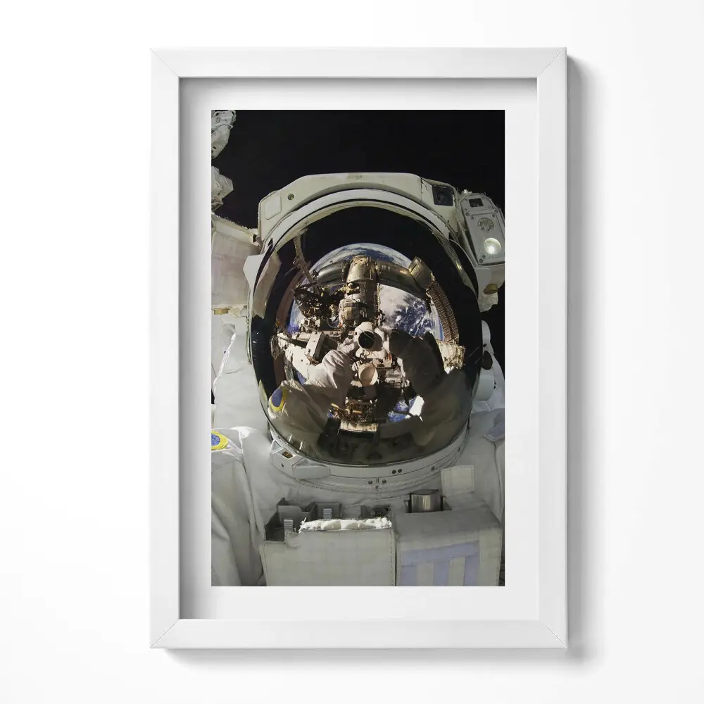 Obraz v ráme Astronaut vo vesmíre NASA