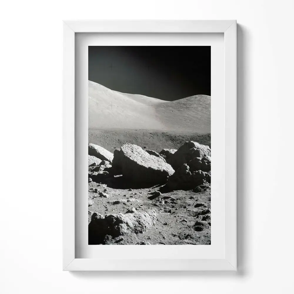 Obraz v ráme Fotografia skál na Mesiaci od NASA