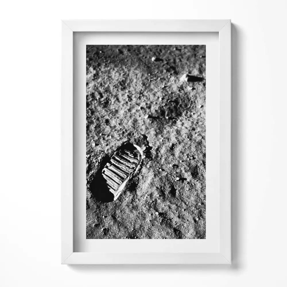 Obraz v ráme Prvý krok na Mesiaci s fotografiou od NASA