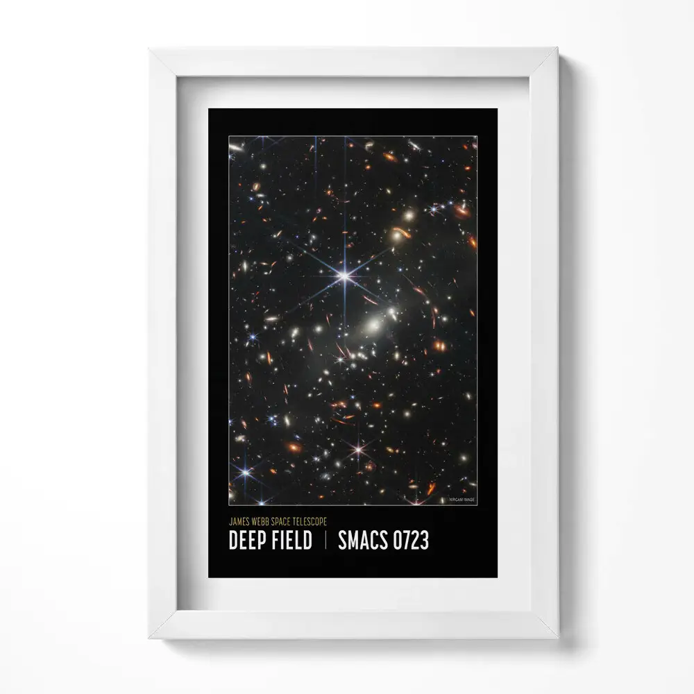 Plagát NASA s vesmírnou fotografiou v ráme