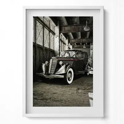 Obraz v ráme Klasické auto v starej továrni
