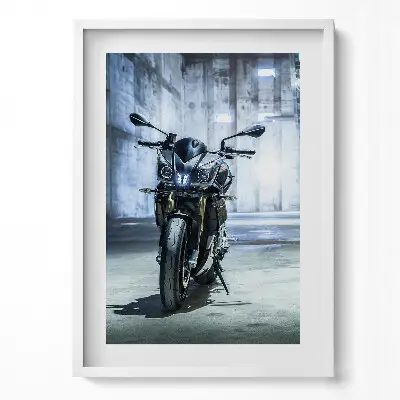 Obraz v ráme Motocykel v betónovej mestskej uličke