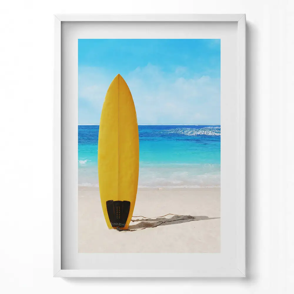 Obraz v ráme Žltý surf na pláži s morom