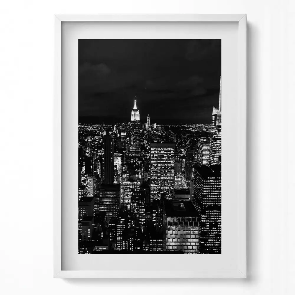 Obraz v ráme Čiernobiela panoráma mesta v noci