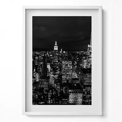 Obraz v ráme Čiernobiela panoráma mesta v noci
