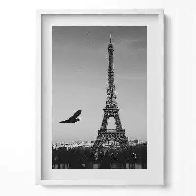 Obraz v ráme Eiffelova veža s letiacim vtákom v Paríži