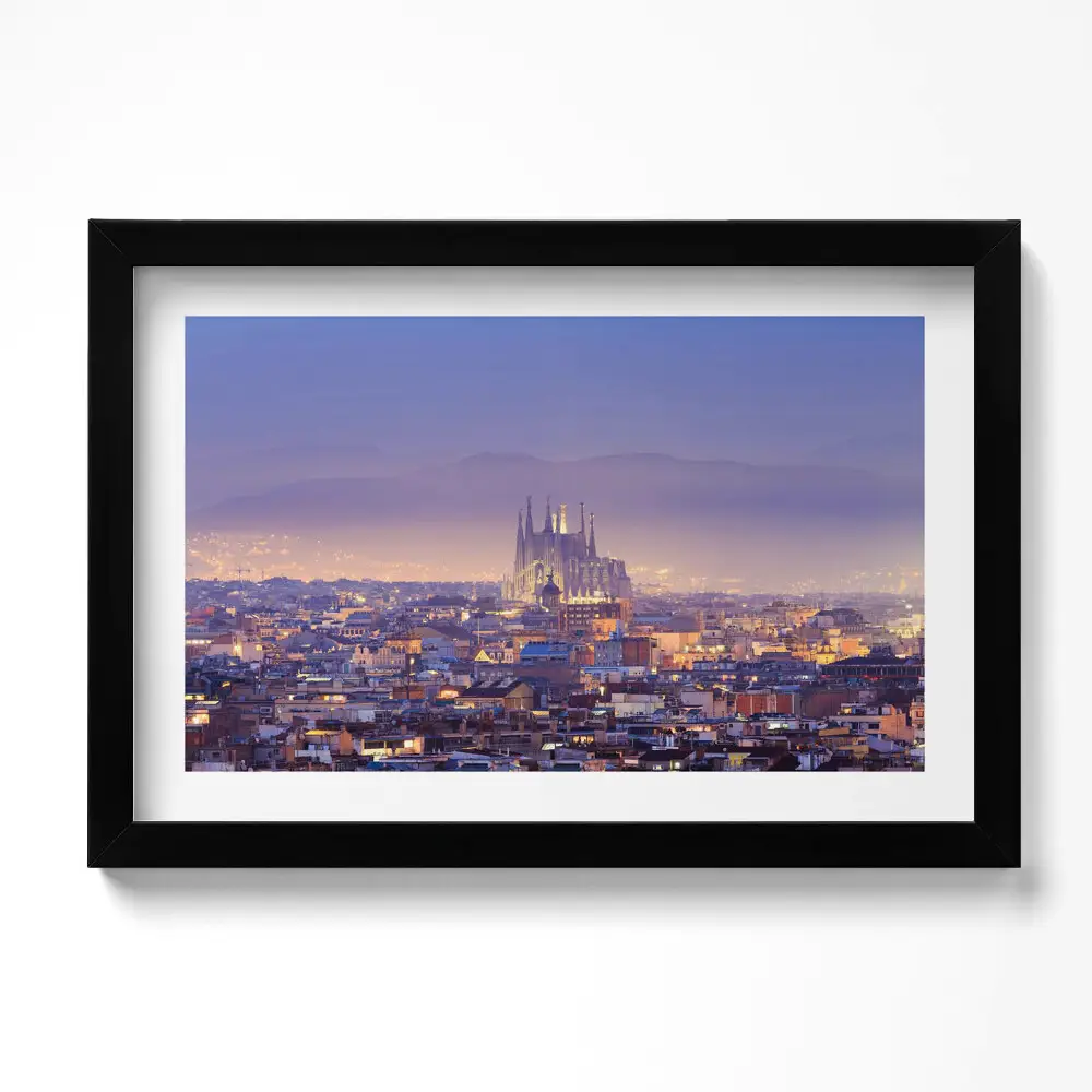 Obraz v ráme Pohľad na nočnú Barcelonu a Sagrada Familia