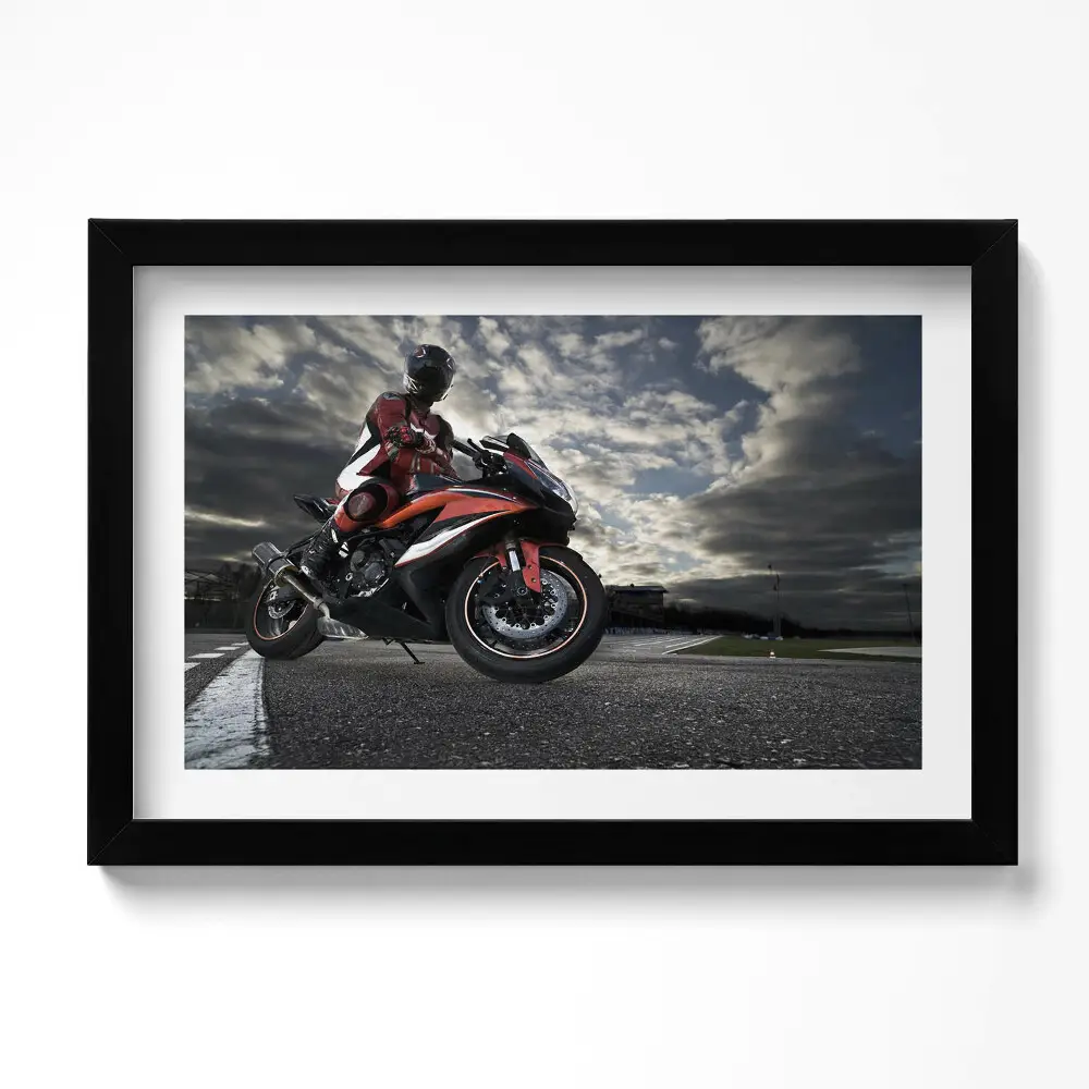 Obraz v ráme Muž na motorke