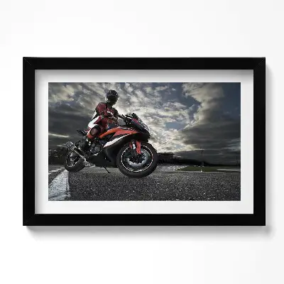 Obraz v ráme Muž na motorke