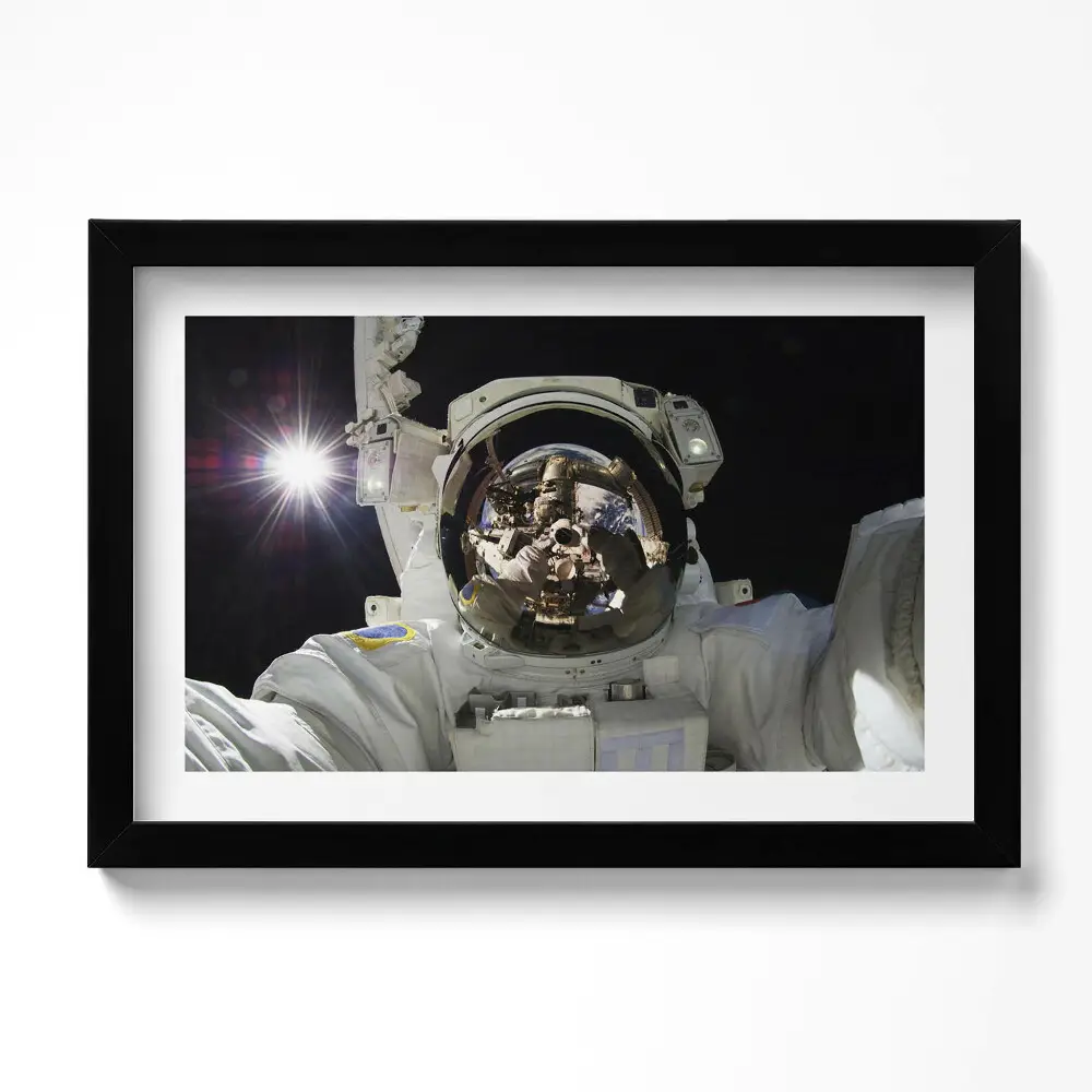 Obraz v ráme Astronaut vo vesmíre NASA
