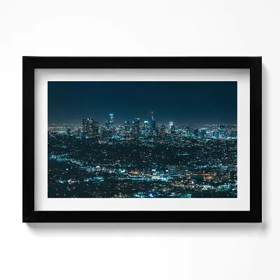Obraz v ráme Veľká osvetlená panoráma mesta v noci