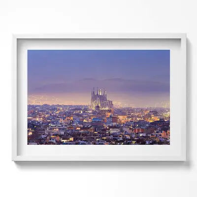 Obraz v ráme Pohľad na Barcelonu a Sagrada Familia v noci
