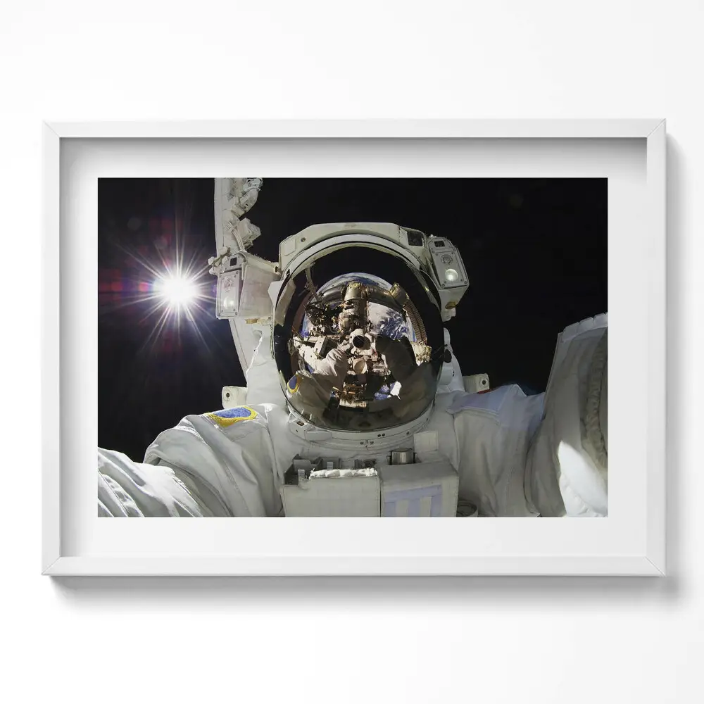 Obraz v ráme Astronaut vo vesmíre NASA