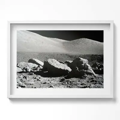 Obraz v ráme s fotografiou mesačných skál od NASA