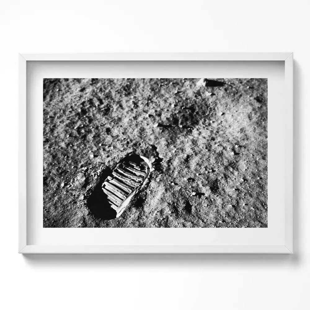 Obraz v ráme Prvý krok na Mesiaci fotografia NASA