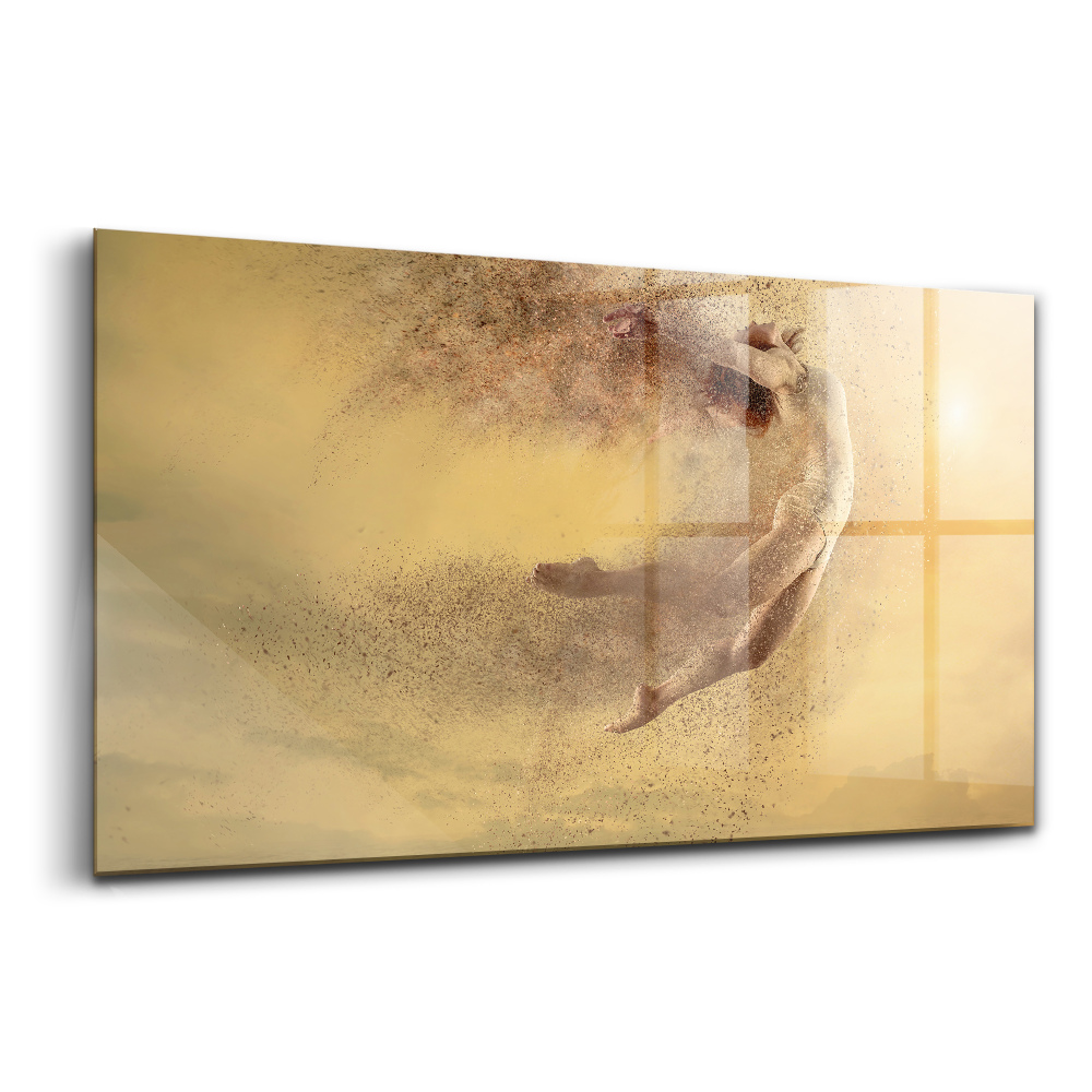 Obraz na skle Žena v dynamickej skákajúcej postave