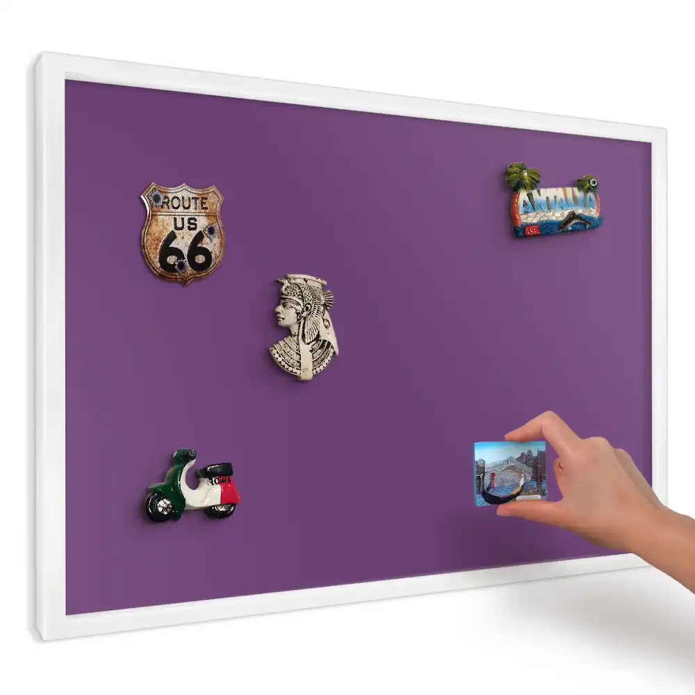 Moderná minimalistická magnetická tabuľa vo fialovom vyhotovení