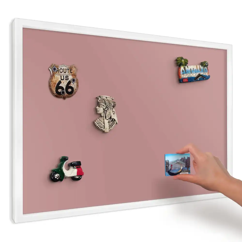 Magnetická tabuľa na magnetky v ružovom minimalistickom štýle