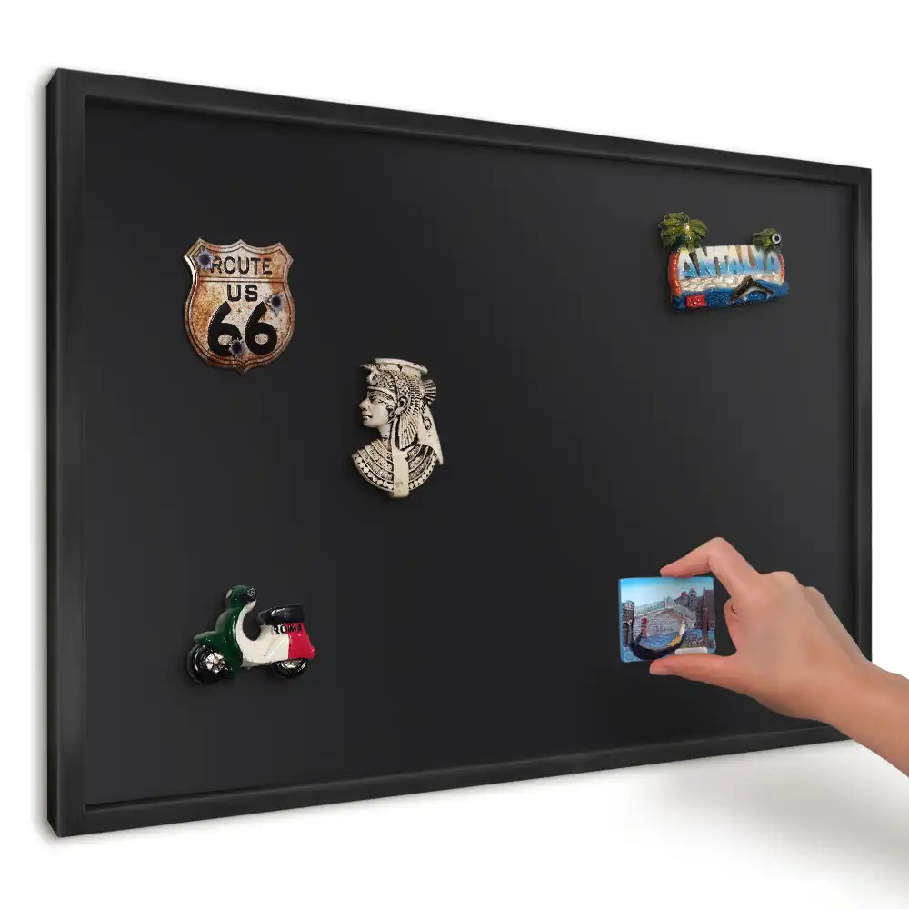 Magnetická tabuľa na stenu s čiernym minimalistickým pozadím