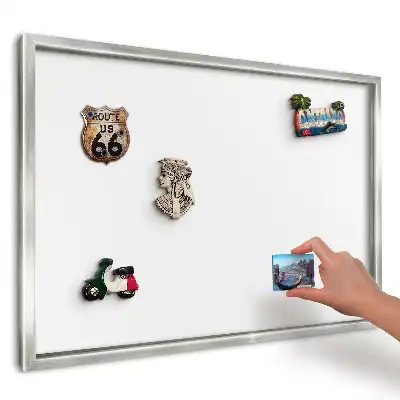 Minimalistická biela magnetická tabuľa na magnetky z ciest