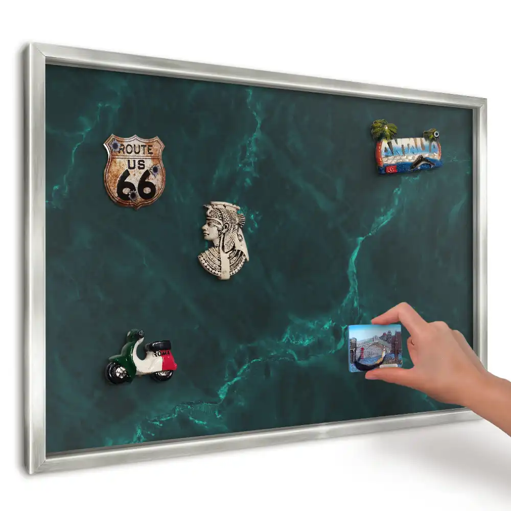 Magnetická tabuľa na magnetky z dovolenky v dizajne tmavozeleného mramoru