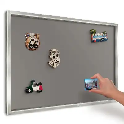 Magnetická tabuľa na suveníry z dovolenky v elegantnom monochromatickom dizajne