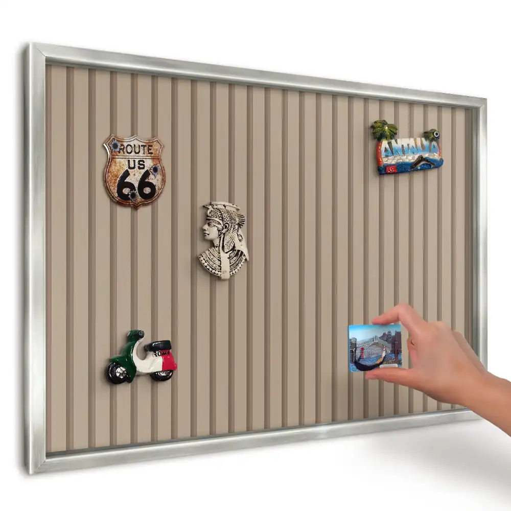 Magnetická tabuľa na suveníry z ciest s teplými minimalistickými líniami
